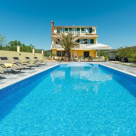 Crowonder Sun&Fun Holiday House With Large Swimming Pool, Playroom And Garden บาร์บินเย ภายนอก รูปภาพ