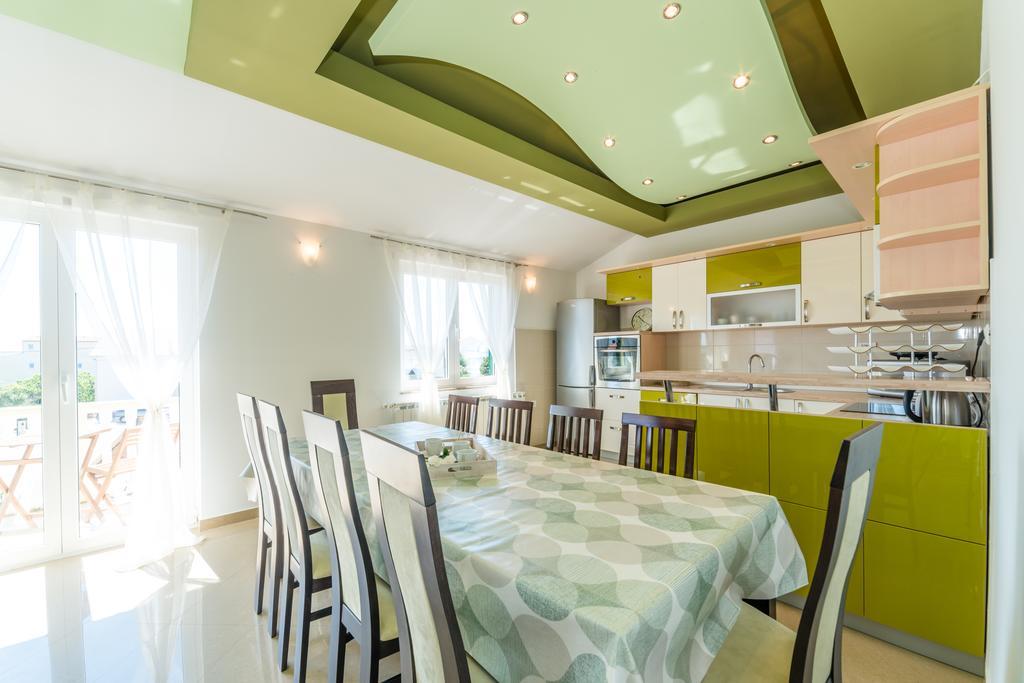 Crowonder Sun&Fun Holiday House With Large Swimming Pool, Playroom And Garden บาร์บินเย ภายนอก รูปภาพ