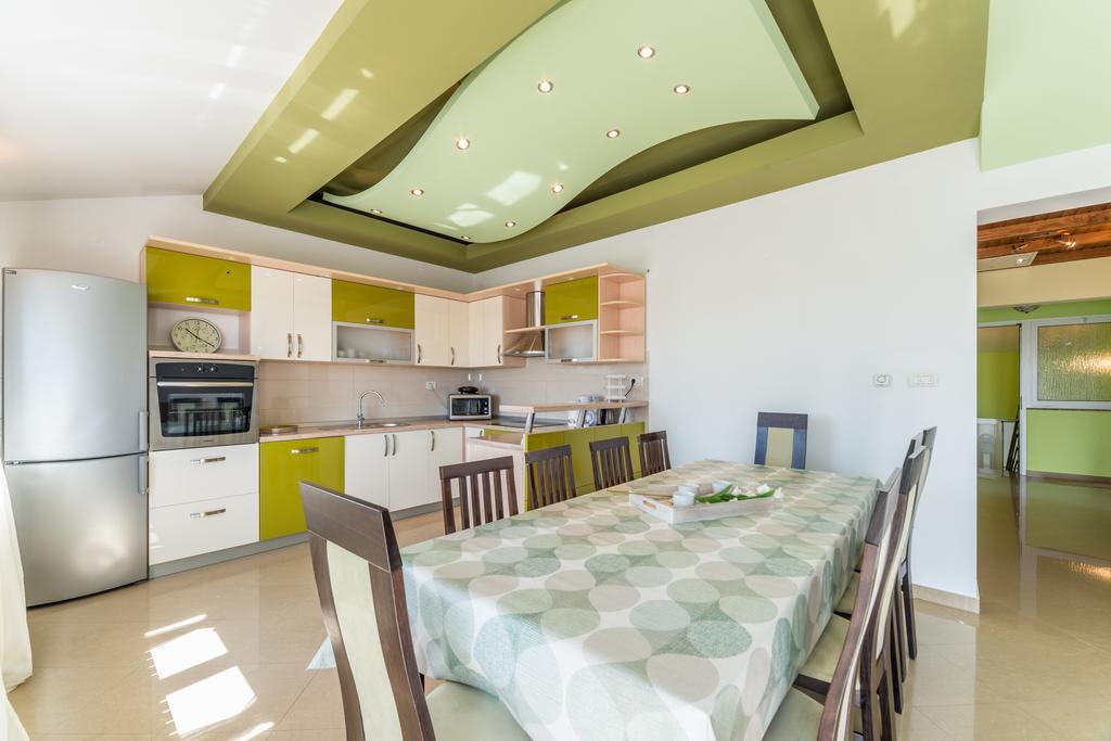 Crowonder Sun&Fun Holiday House With Large Swimming Pool, Playroom And Garden บาร์บินเย ภายนอก รูปภาพ