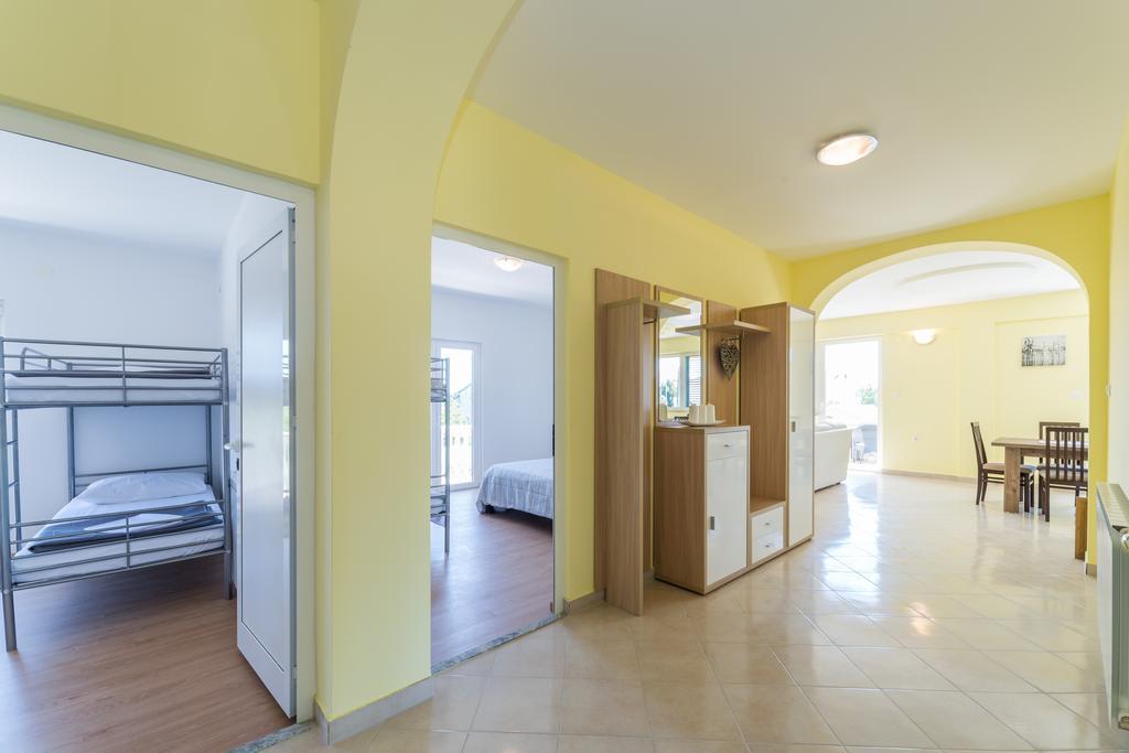 Crowonder Sun&Fun Holiday House With Large Swimming Pool, Playroom And Garden บาร์บินเย ภายนอก รูปภาพ