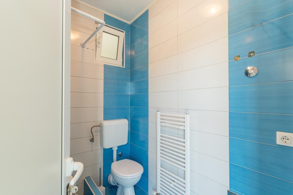 Crowonder Sun&Fun Holiday House With Large Swimming Pool, Playroom And Garden บาร์บินเย ภายนอก รูปภาพ
