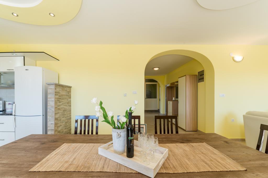 Crowonder Sun&Fun Holiday House With Large Swimming Pool, Playroom And Garden บาร์บินเย ภายนอก รูปภาพ