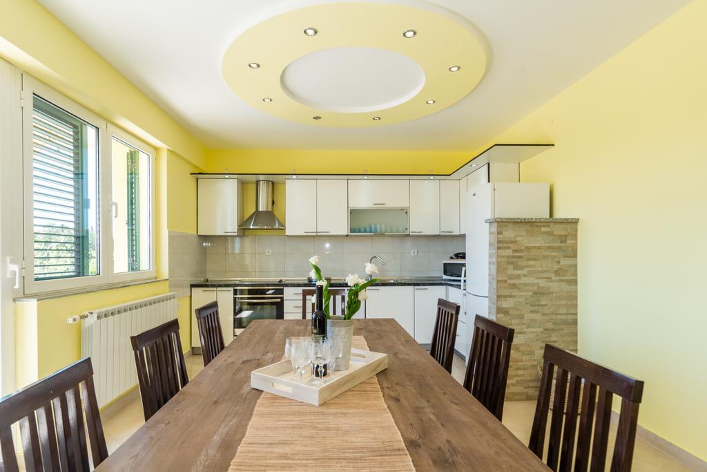 Crowonder Sun&Fun Holiday House With Large Swimming Pool, Playroom And Garden บาร์บินเย ภายนอก รูปภาพ